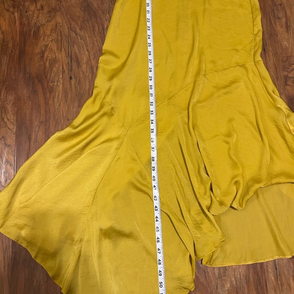 ASOS DESIGN satin flutter sleeve asymmetric hem midi dress in chartreuse - Picture 4 of 10